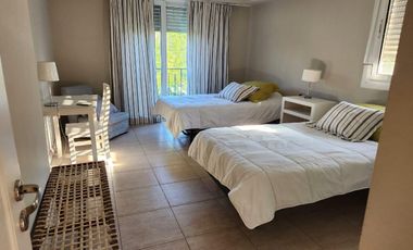 Casa con 3 dormitorios en alquiler anual en Santa Bárbara