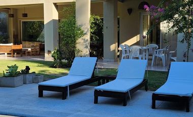 Casa con 3 dormitorios en alquiler anual en Santa Bárbara