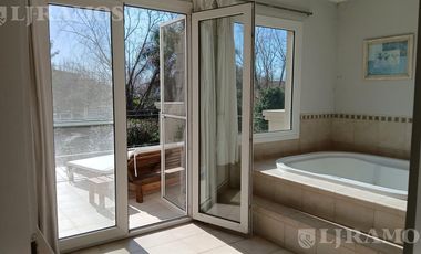 Casa con 3 dormitorios en alquiler anual en Santa Bárbara