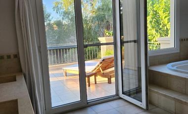 Casa con 3 dormitorios en alquiler anual en Santa Bárbara