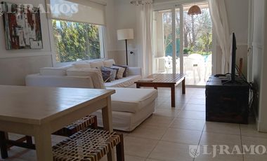 Casa con 3 dormitorios en alquiler anual en Santa Bárbara