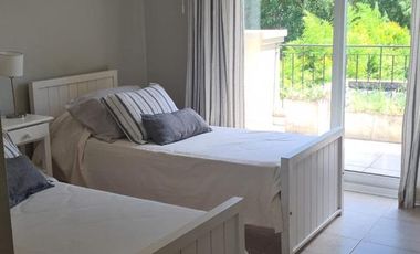 Casa con 3 dormitorios en alquiler anual en Santa Bárbara