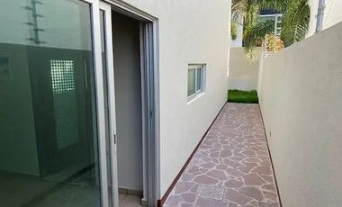 Casa en venta en Valle Imperial Jardines del Palacio Real