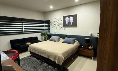 Casa en venta en Valle Imperial Jardines del Palacio Real