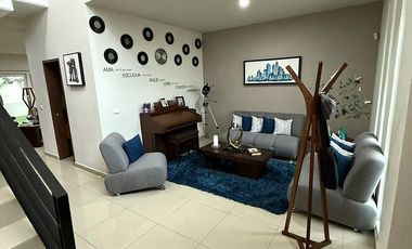 Casa en venta en Valle Imperial Jardines del Palacio Real