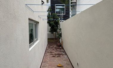 Casa en venta en Valle Imperial Jardines del Palacio Real