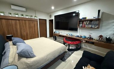 Casa en venta en Valle Imperial Jardines del Palacio Real