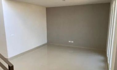 Casa en venta en Valle Imperial Jardines del Palacio Real