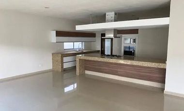 Casa en venta en Valle Imperial Jardines del Palacio Real