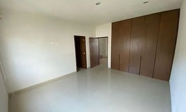 Casa en venta en Valle Imperial Jardines del Palacio Real