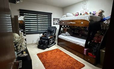 Casa en venta en Valle Imperial Jardines del Palacio Real