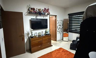 Casa en venta en Valle Imperial Jardines del Palacio Real