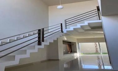 Casa en venta en Valle Imperial Jardines del Palacio Real