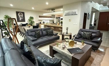 Casa en venta en Valle Imperial Jardines del Palacio Real