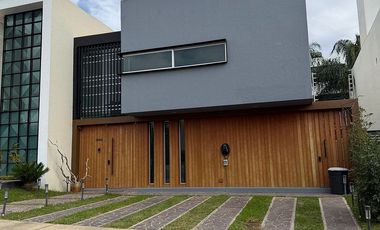 Casa en venta en Valle Imperial Jardines del Palacio Real