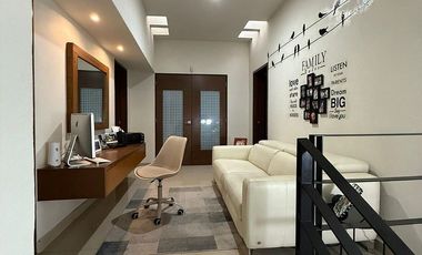 Casa en venta en Valle Imperial Jardines del Palacio Real