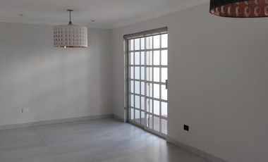 CASA EN RENTA EN CUMBRES