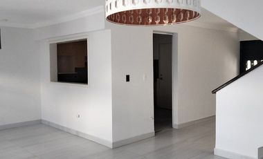 CASA EN RENTA EN CUMBRES