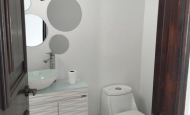 CASA EN RENTA EN CUMBRES