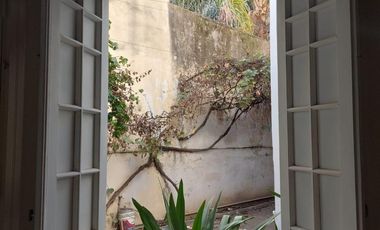 Amplia Casona para uso Comercial B° General Paz