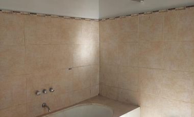 Amplia Casona para uso Comercial B° General Paz