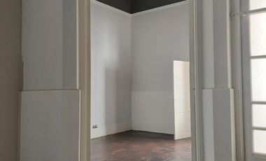 Amplia Casona para uso Comercial B° General Paz