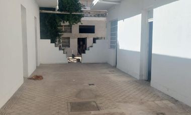 Amplia Casona para uso Comercial B° General Paz