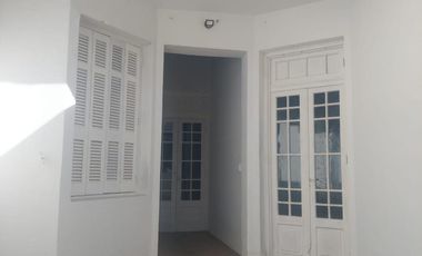 Amplia Casona para uso Comercial B° General Paz