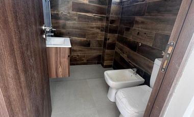 Departamento en venta un dormitorio sexto piso con balcón al frente sobre calle 17 esquina 42