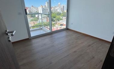 Departamento en venta un dormitorio cuarto piso con balcón al frente sobre calle 17 esquina 42