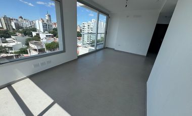 Departamento en venta un dormitorio cuarto piso con balcón al frente sobre calle 17 esquina 42