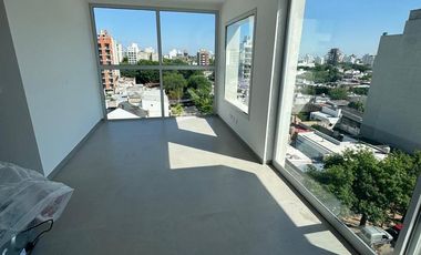 Departamento en venta un dormitorio sexto piso con balcón al frente sobre calle 17 esquina 42