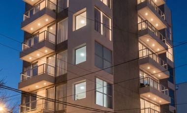 Departamento en venta un dormitorio sexto piso con balcón al frente sobre calle 17 esquina 42