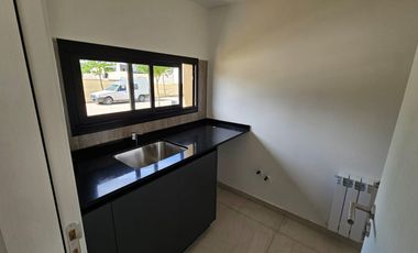 Casa Venta en Distrito Sur. 3 dormitorios escritorio