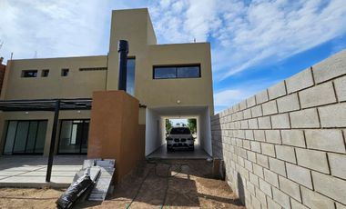 Casa Venta en Distrito Sur. 3 dormitorios escritorio