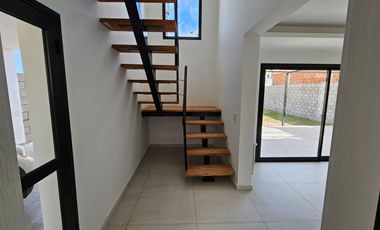 Casa Venta en Distrito Sur. 3 dormitorios escritorio
