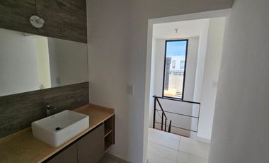 Casa Venta en Distrito Sur. 3 dormitorios escritorio