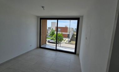 Casa Venta en Distrito Sur. 3 dormitorios escritorio