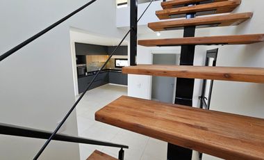 Casa Venta en Distrito Sur. 3 dormitorios escritorio