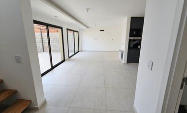 Casa Venta en Distrito Sur. 3 dormitorios escritorio