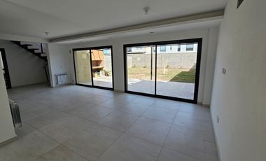 Casa Venta en Distrito Sur. 3 dormitorios escritorio