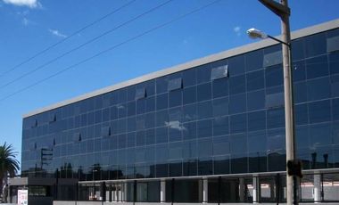 Excelente Oficina en alquiler sobre Uruguay al 2500 de 123 m2 .