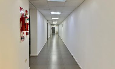 Excelente Oficina en alquiler sobre Uruguay al 2500 de 123 m2 .