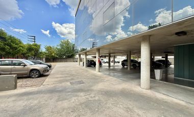 Excelente Oficina en alquiler sobre Uruguay al 2500 de 123 m2 .