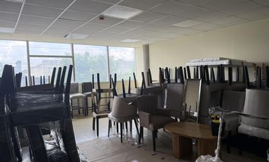 Excelente Oficina en alquiler sobre Uruguay al 2500 de 123 m2 .