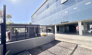 Excelente Oficina en alquiler sobre Uruguay al 2500 de 123 m2 .