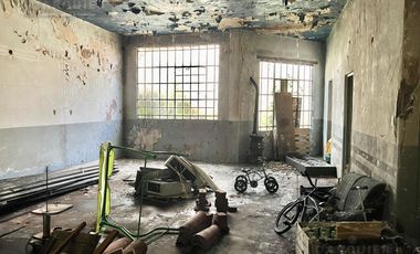 CASONA ANTIGUA FRENTE A LA ESTACION DE MARMOL