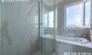 4 DORMITORIOS y ESCRITORIO. LOTE INTERNO.