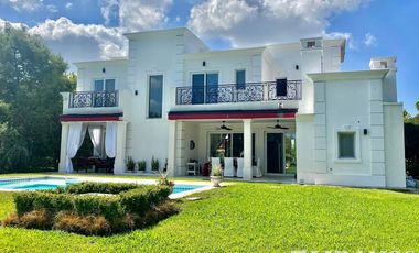 4 DORMITORIOS y ESCRITORIO. LOTE INTERNO.