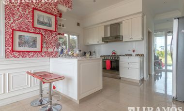 4 DORMITORIOS y ESCRITORIO. LOTE INTERNO.